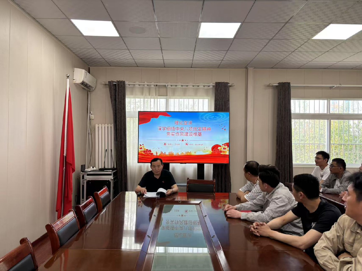【理論宣講】鑫巖石料公司開展“深學(xué)細悟中央八項規(guī)定精神夯實作風建設(shè)根基”主題宣講活動
